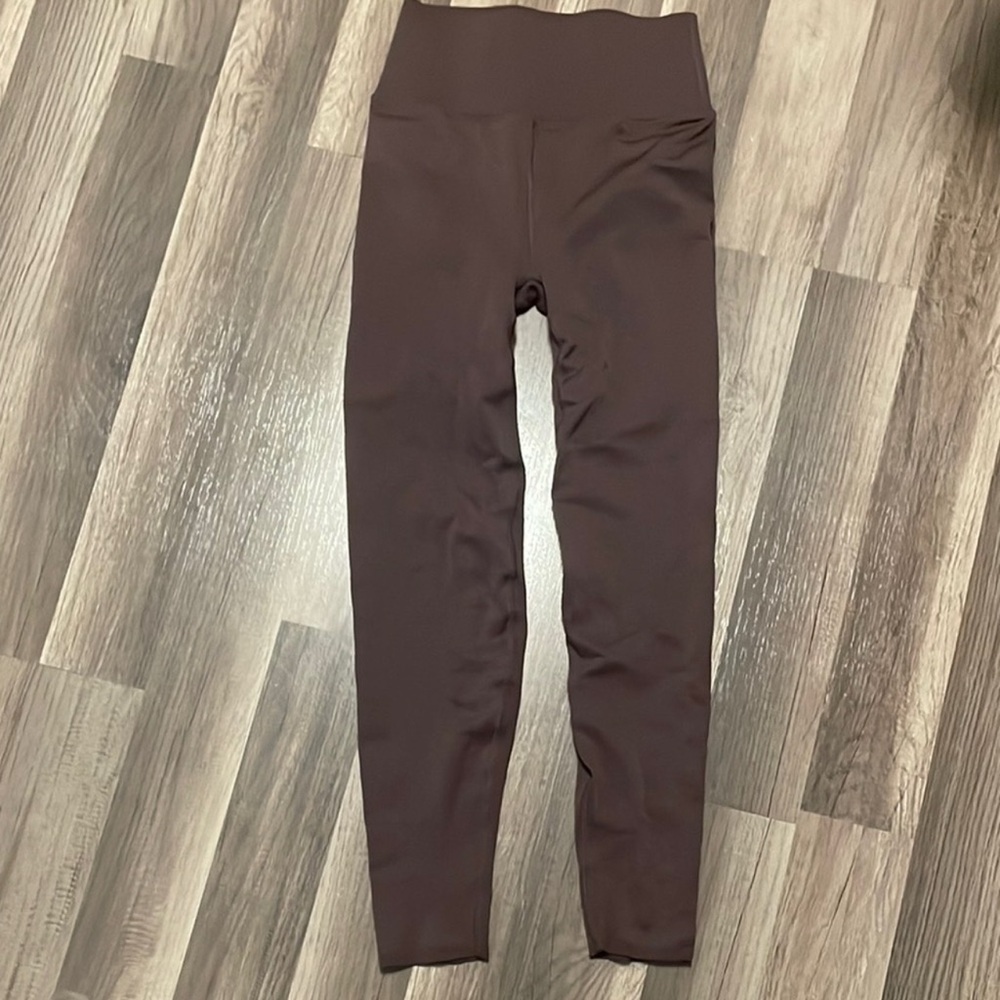 Fabletics High-Waisted Leggings – Size S – Chocolate Brown